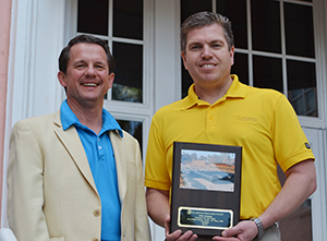 Tony Radoszewski, PPI Executive Director, presents Jeremy Duininck, Prinsco Vice President of Operations, with the “Project of the Year” award.